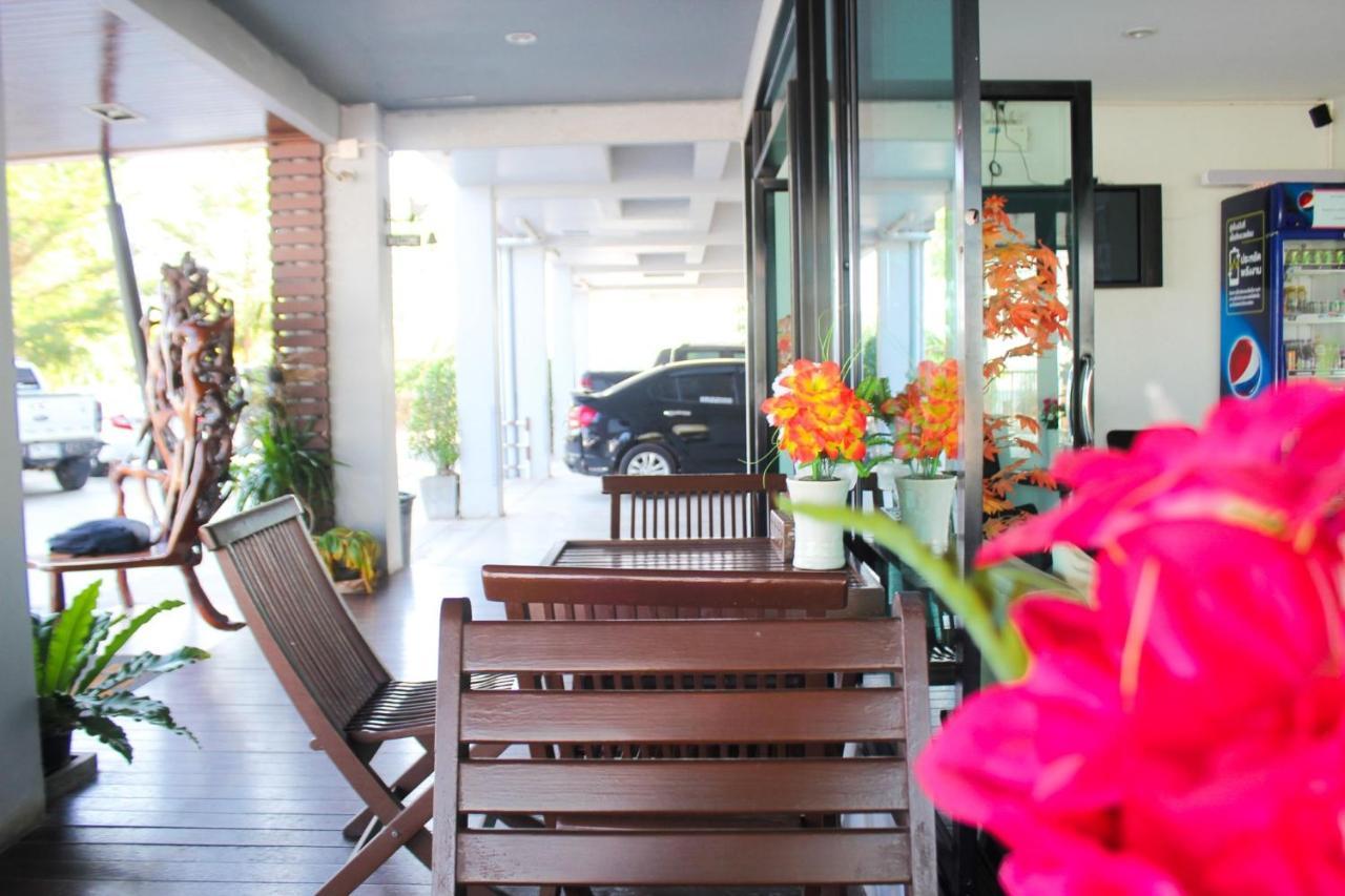 Plus Hotel Loei Bagian luar foto