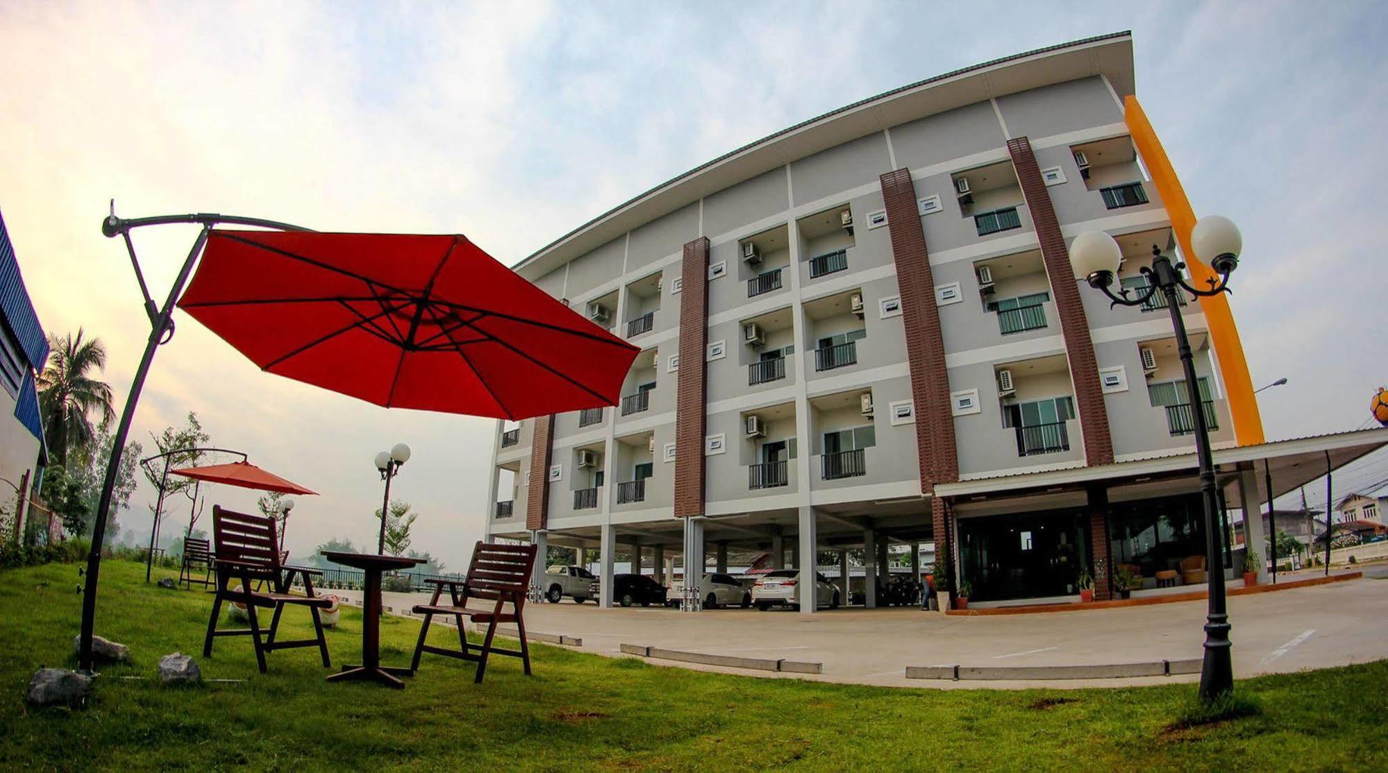 Plus Hotel Loei Bagian luar foto