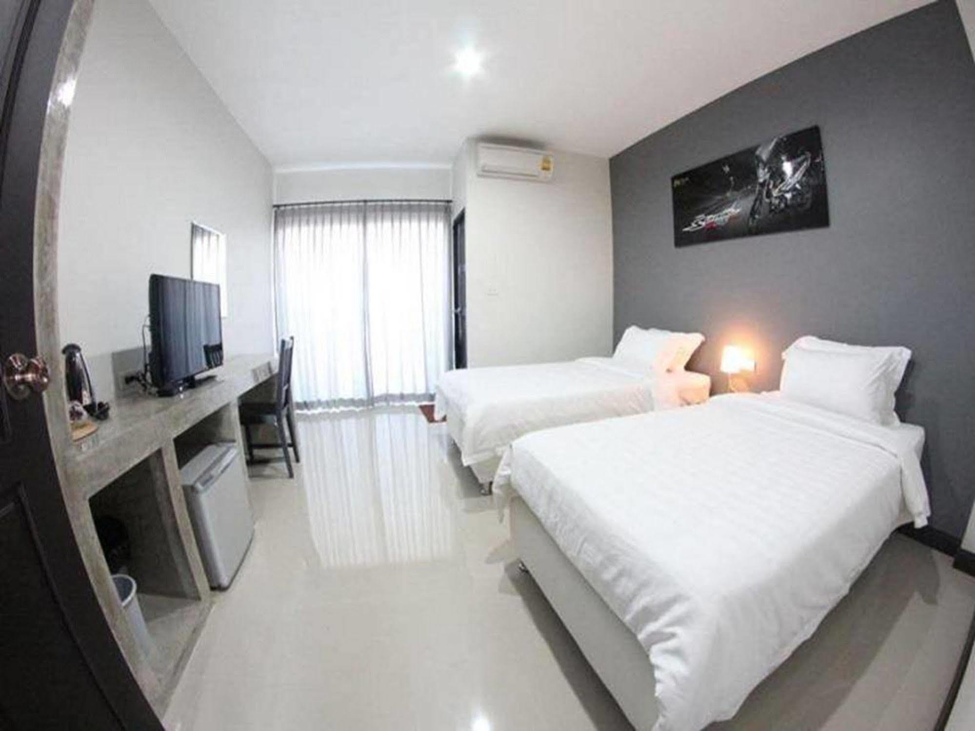 Plus Hotel Loei Bagian luar foto