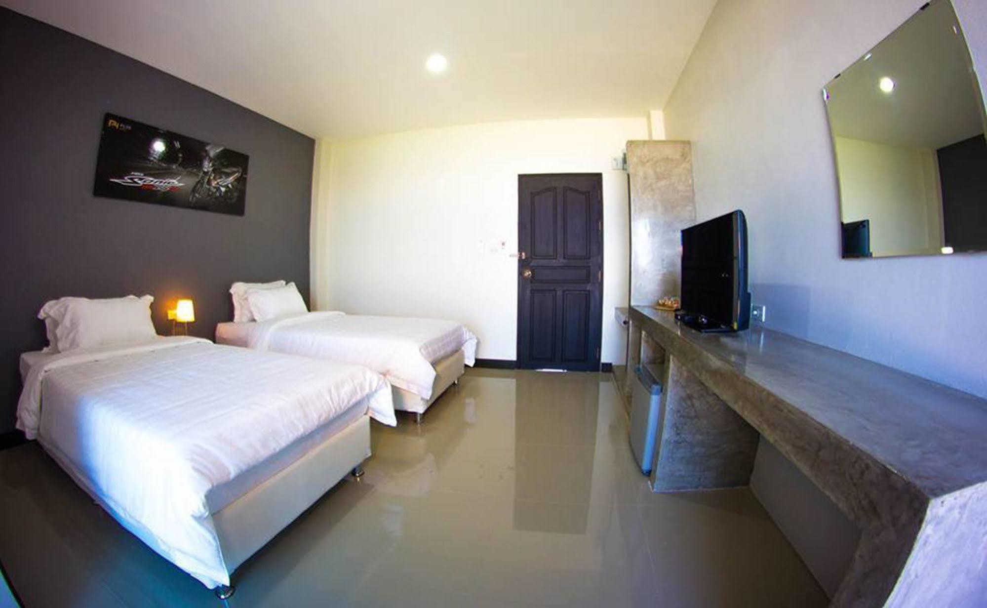 Plus Hotel Loei Bagian luar foto